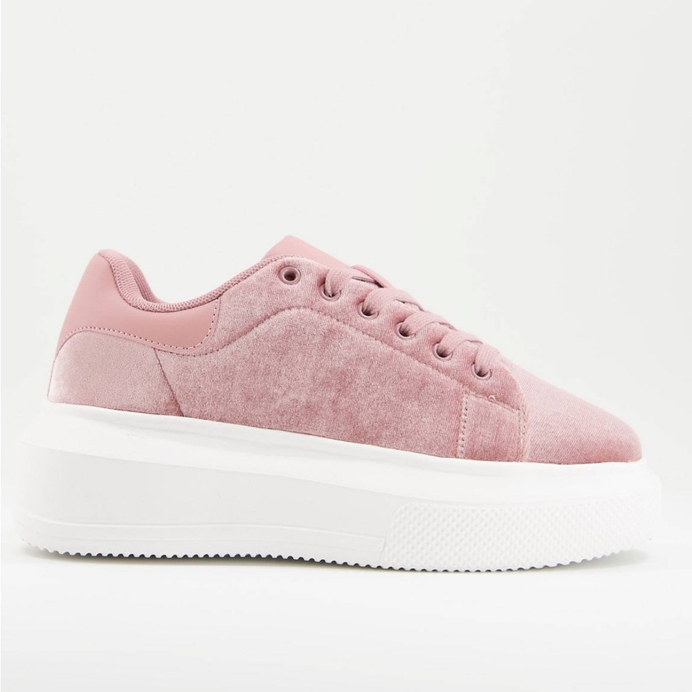 BRAND NEW Sneakers